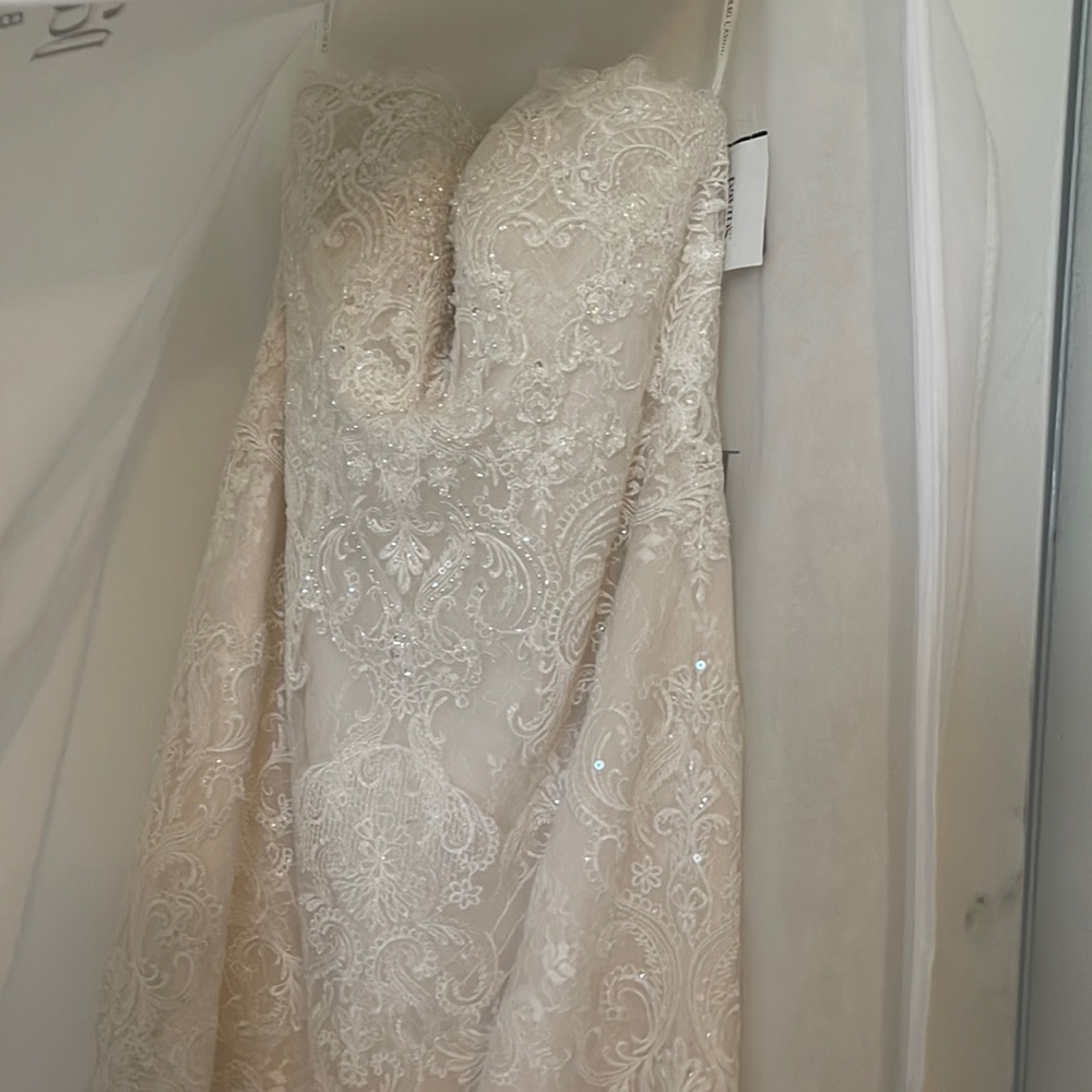 Size 6 strapless ivory wedding dress. David’s bridal. Never worn. No overskirt